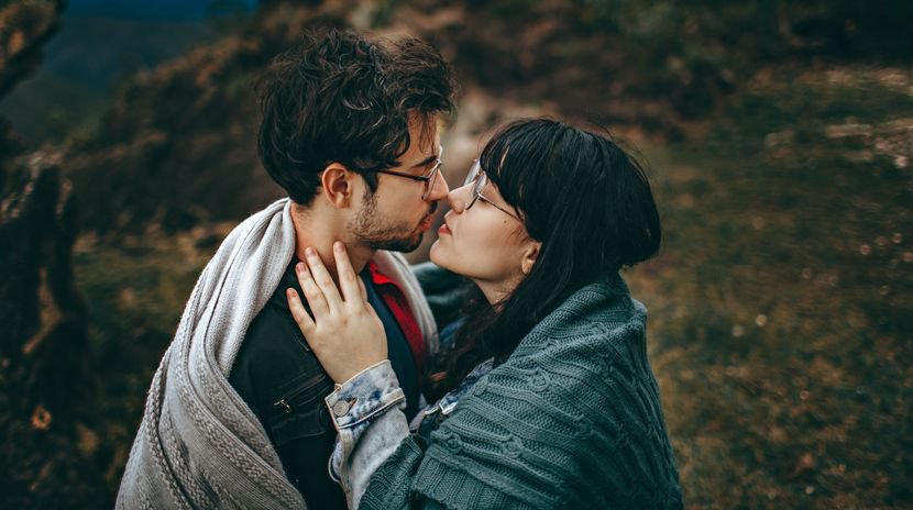 kiss a chinese woman