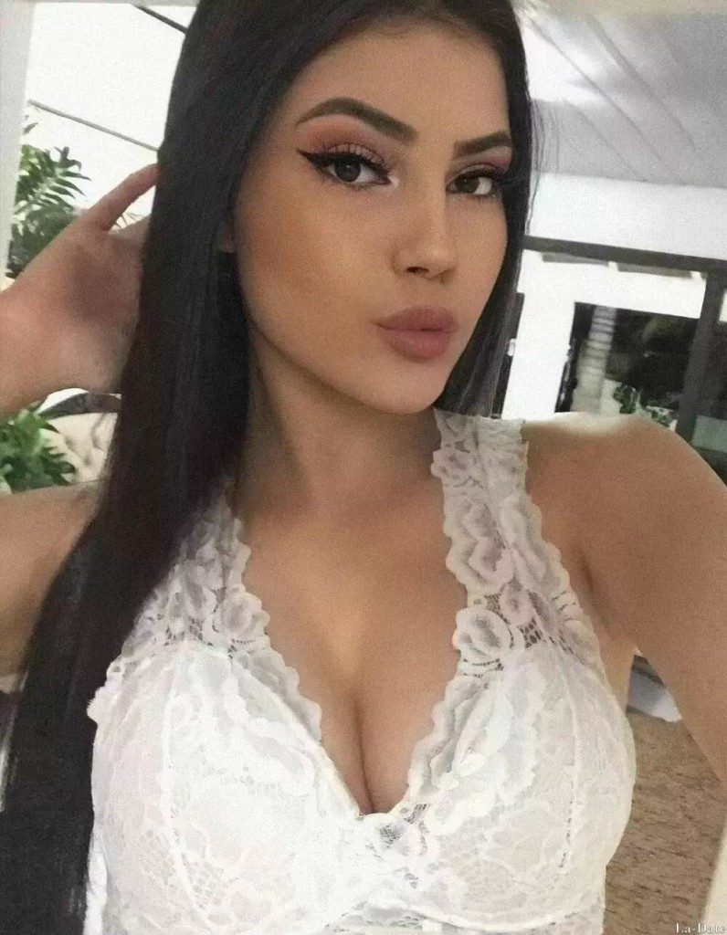 Manuela Profile image 5