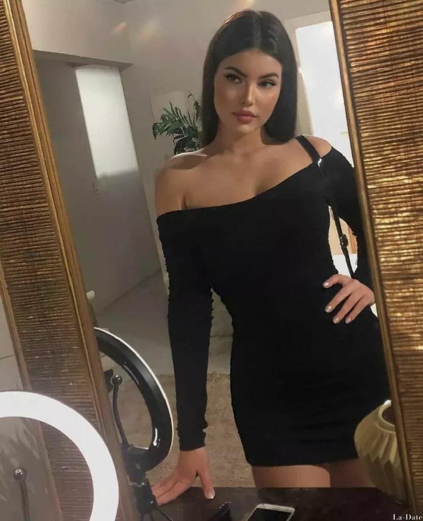 Manuela Profile image 1