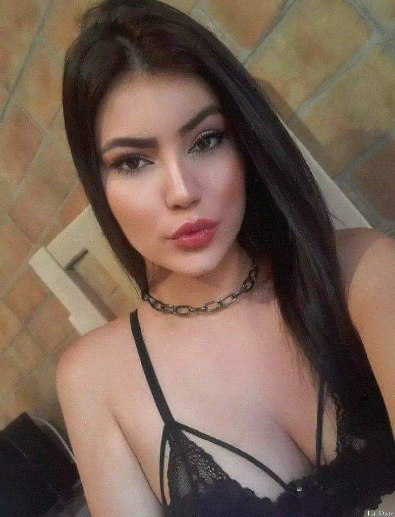 Manuela Profile image 6