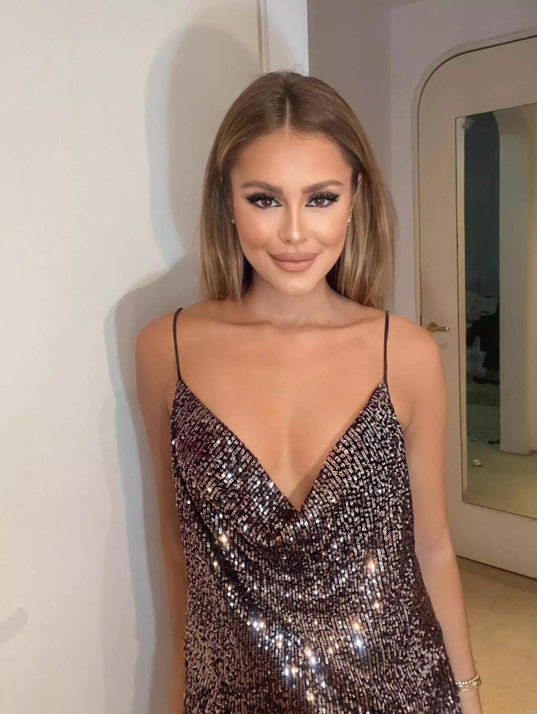 Estefania Profile image 6