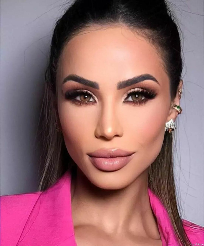 Carolina Profile image 1