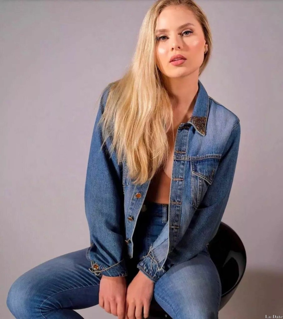 Eva Profile image 4