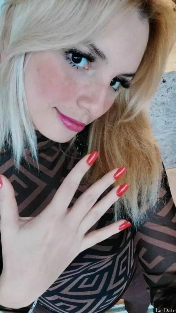 Laura Profile image 4