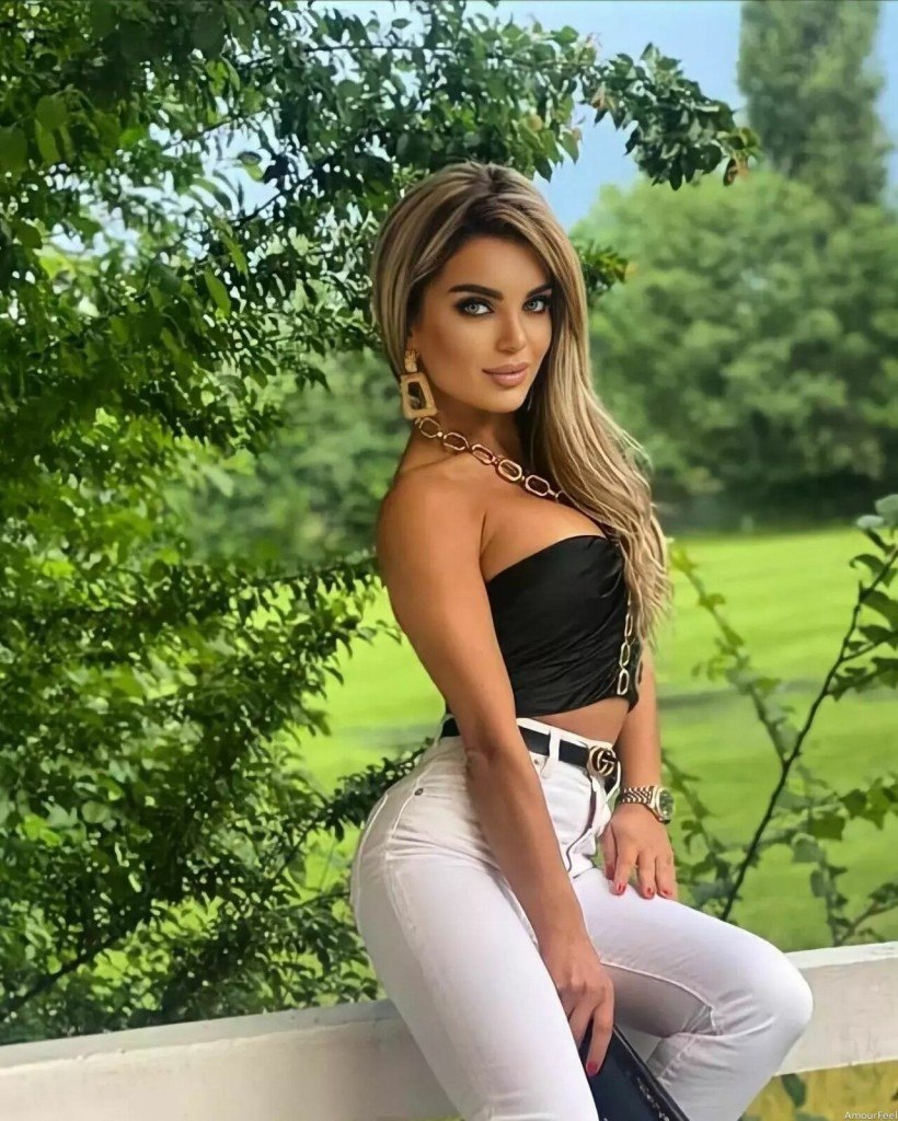 Raluca Alexandra Profile image 6