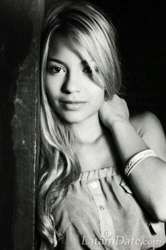 Mayra Profile image 2