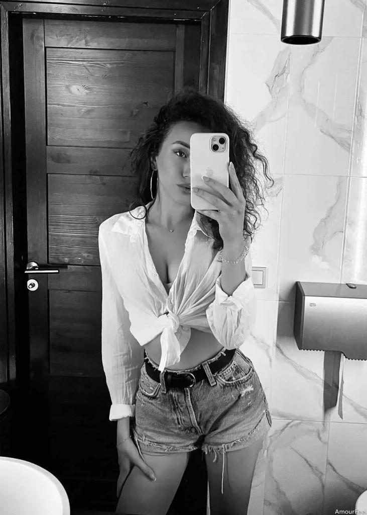 Diana Profile image 5