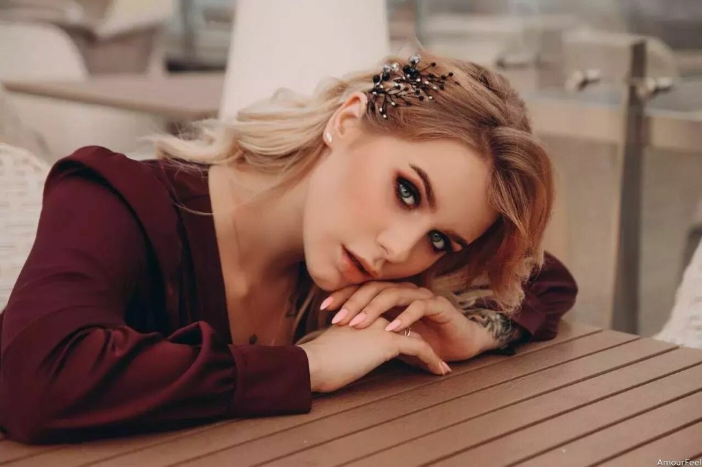 Elizabeth Profile image 2